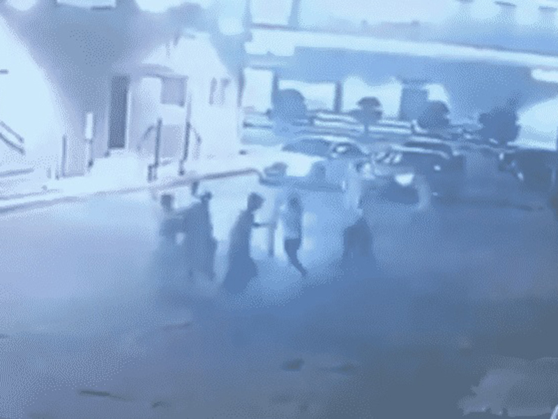 شاهد بالفيديو: مضاربة جماعية ودهس متعمد في الدوادمي!